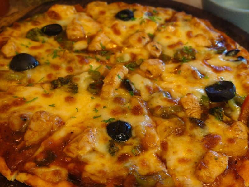 Buffalo chicken pizza with hot sauce